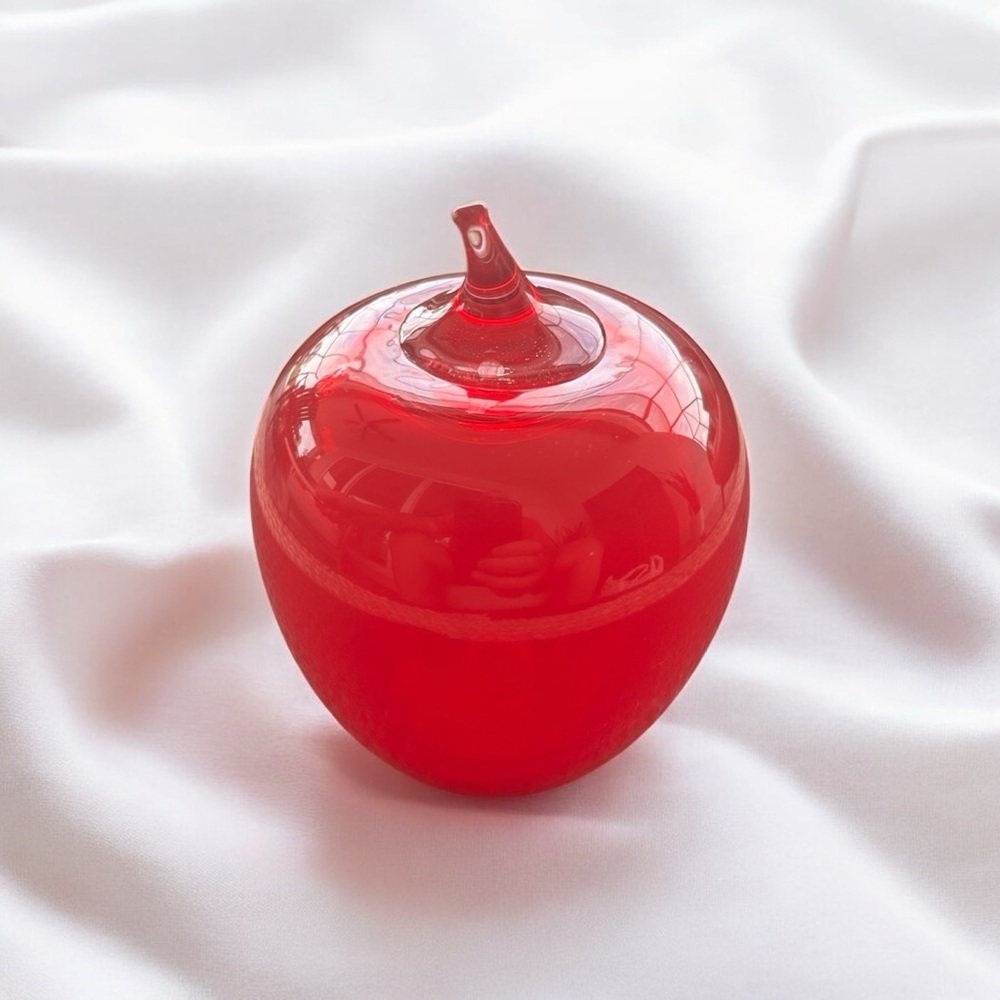 Willow Creek Glass‎ Solid Red Apple Decorative Art Glass or Paperweight